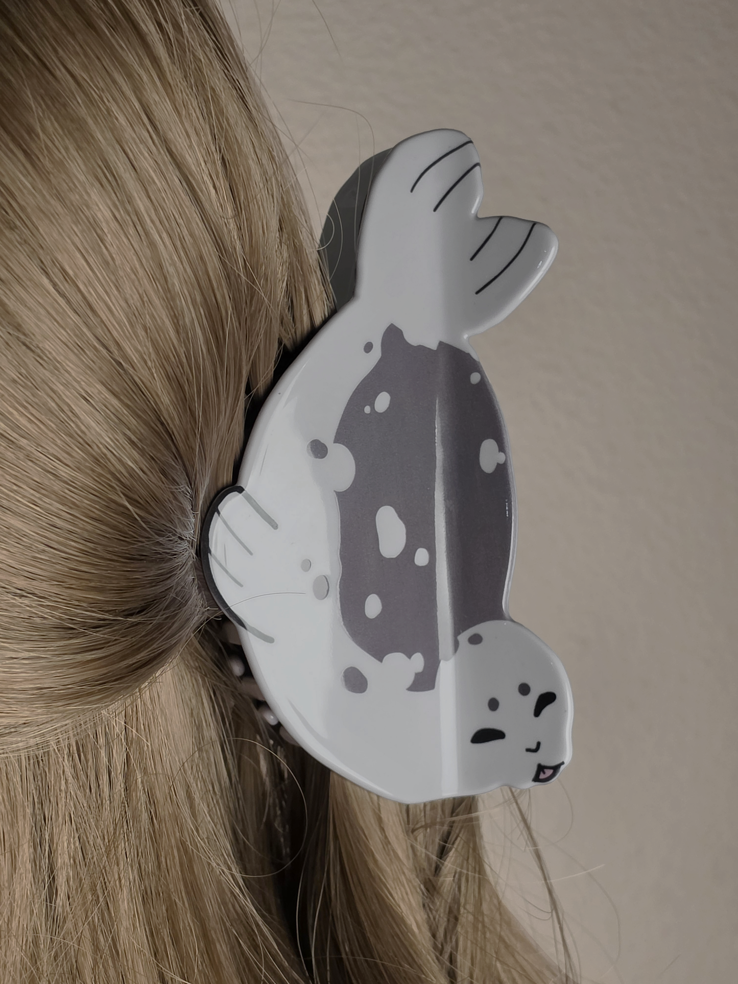 Seal Hair Claw Clip